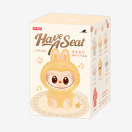 Labubu – Have a Seat Vinyl Plush Blind Box (1 un.) | Edição mistério no interior
