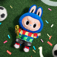 THE MONSTERS × FIFA Series – Catch The Win Vinyl Plush Doll (Edición especial)