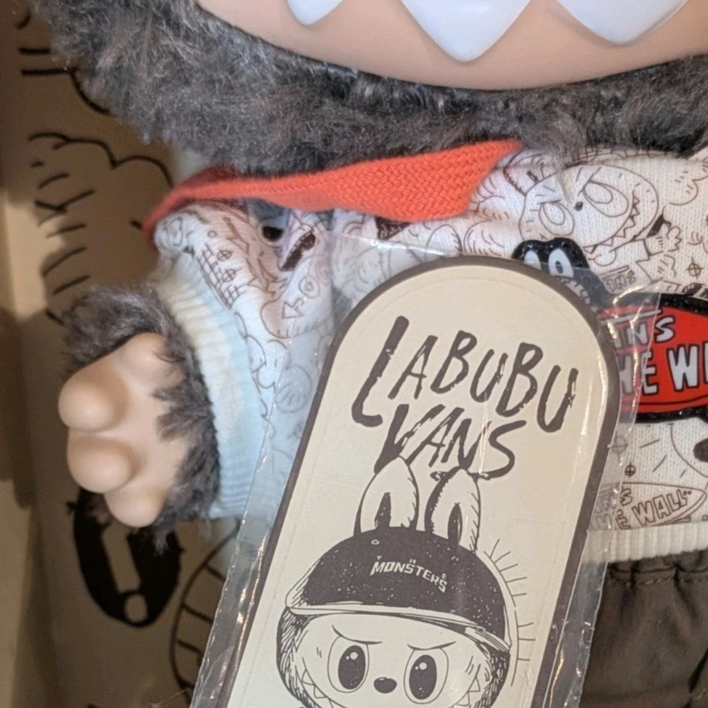 Labubu × Vans – Vinyl Plush Doll Oldskool | Edición para coleccionistas