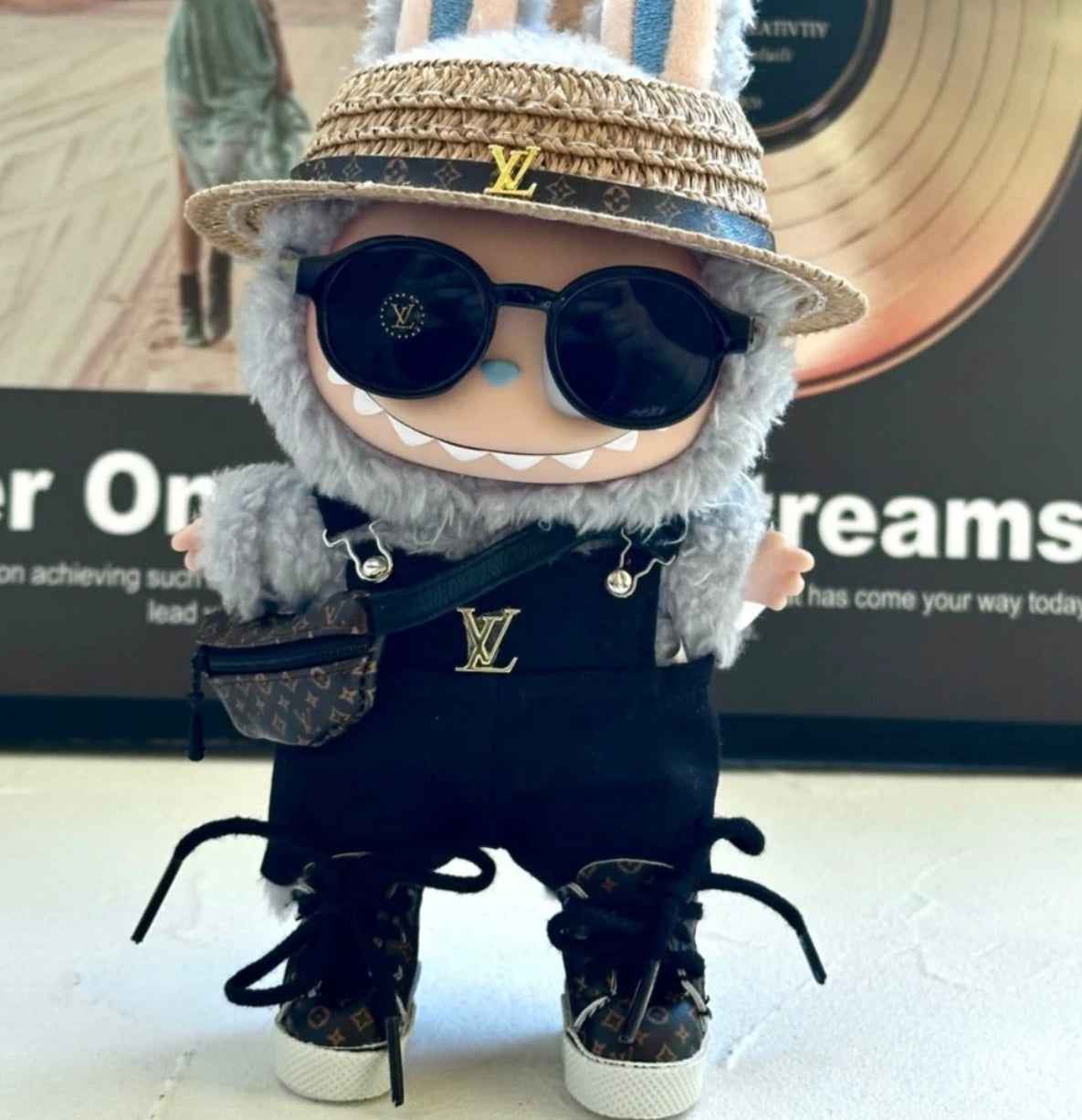 Tenue en salopette Louis Vuitton noire