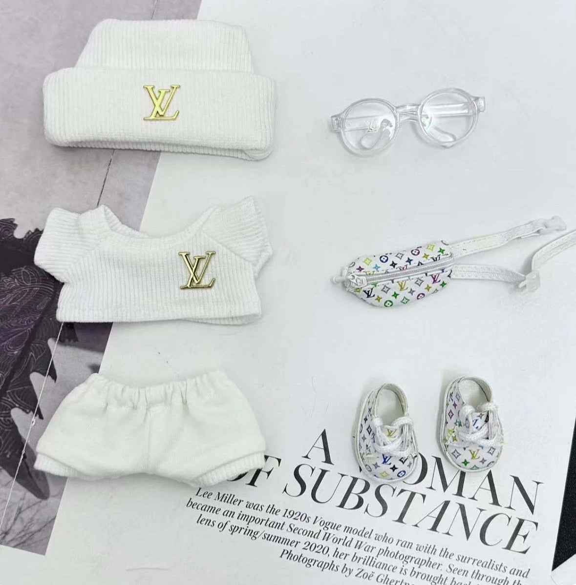 Tenue blanche à monogramme Louis Vuitton