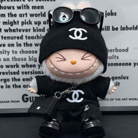 Komplett schwarzes Chanel-Streetwear-Outfit
