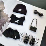 Komplett schwarzes Chanel-Streetwear-Outfit